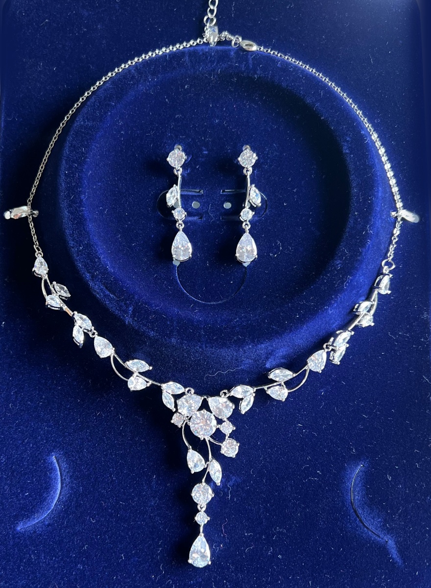 Tombola Ensemble boucles d'oreilles et collier